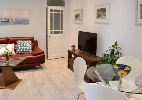 The living & dining area at Roland Cottage, Falmouth