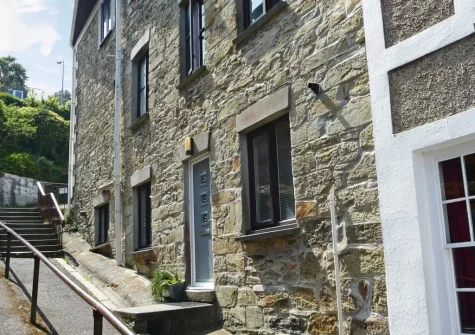 adorable single-storey holiday home in vibrant Falmouth