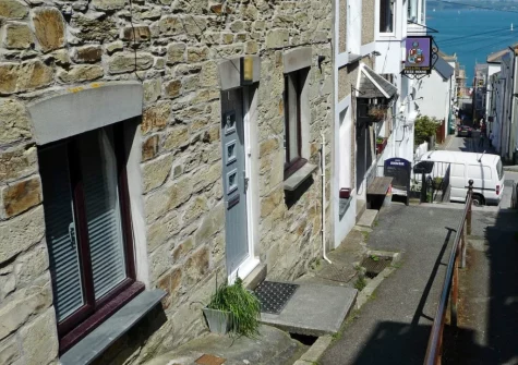 From Roland Cottage it's just a short stroll to Falmouth's waterfront & beaches