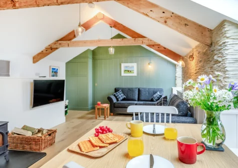 The living & dining area at Rolling Hills, Lee