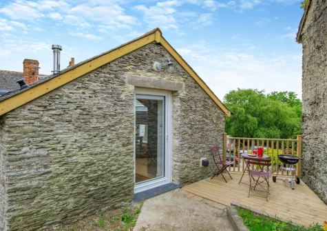 The patio, barbecue & alfresco dining area at Rolling Hills, Lee