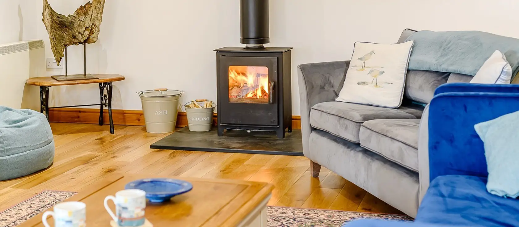 Rooks Nest, Hilltown Farm, Mariansleigh is a spacious barn conversion offering upside-down living & country views. Enjoy three bedrooms, a private hot tub, and access to 6 acres of farmland with a lake, it's perfect for those wanting rural calm.