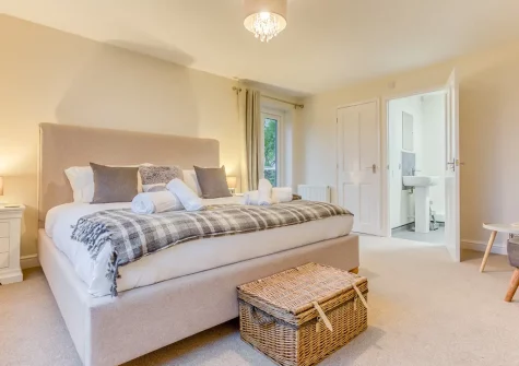 Bedroom #1 at Roscarna, Parkham