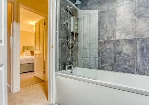 The bathroom at Roscarna, Parkham
