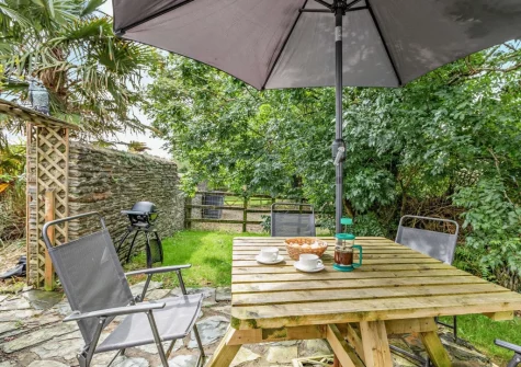 The patio, barbecue, alfresco dining area & garden at Rose Cottage at Fairview, West Down