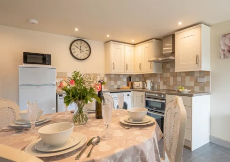 The kitchen & dining area at Rose Cottage at Higher Worthyvale Farm, Camelford