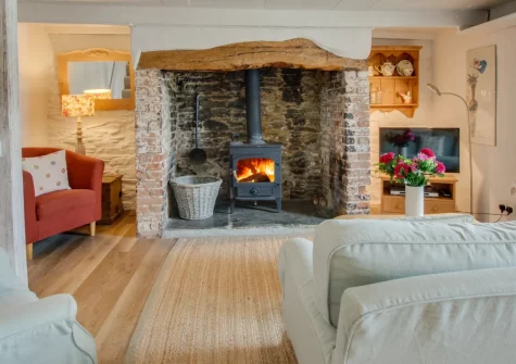Rose Cottage, Helford is a charming two-bedroom holiday cottage retreat in one of South Cornwall's most enchanting riverside villages, featuring a sunny enclosed garden, cosy wood burner, and peaceful river views from the bedrooms.