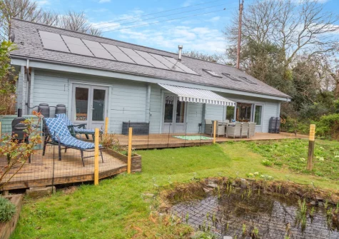 The decked terrace, outdoor sitting area & enclosed garden at Rose Retreat, Perranporth