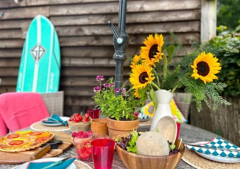 The alfresco dining area at Rose Week Cottage, Langtree