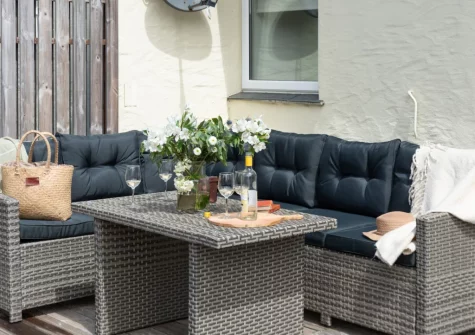 The decked patio, barbecue & alfresco dining area at Rosebud, Portreath