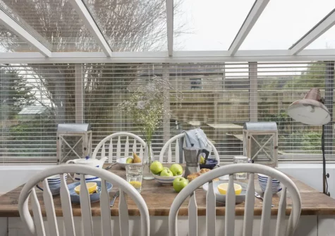 The dining area at Rosehendra, Rosevidney