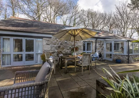 The wraparound terrace at Rosehendra, Rosevidney