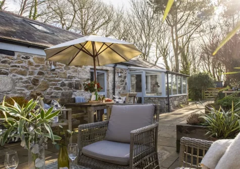 The wraparound terrace at Rosehendra, Rosevidney