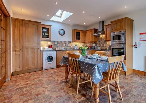 The kitchen & dining area at Roseland Barn, Trenear