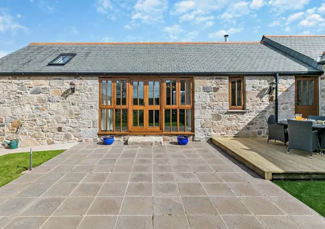 The patio & alfresco dining area at Roseland Barn, Trenear