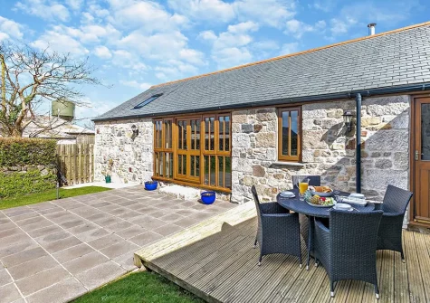 The patio & alfresco dining area at Roseland Barn, Trenear