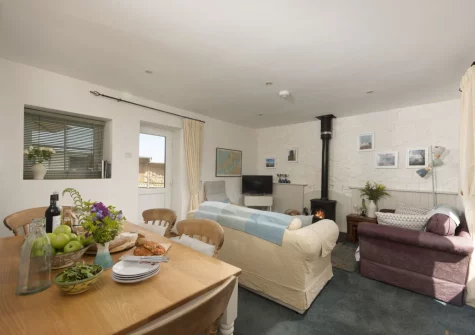 The living & dining area at Roseland Cottage, Perranwell Station