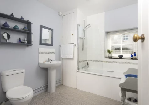 The bathroom at Roseland Cottage, Perranwell Station