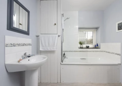 The bathroom at Roseland Cottage, Perranwell Station