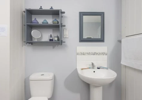 The bathroom at Roseland Cottage, Perranwell Station