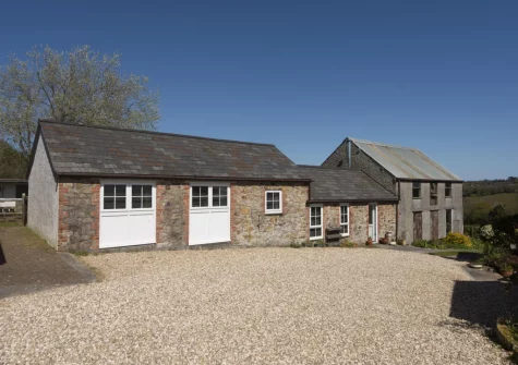 Roseland Cottage is a a beautiful two-bedroom barn conversion nestled in a picturesque rural setting