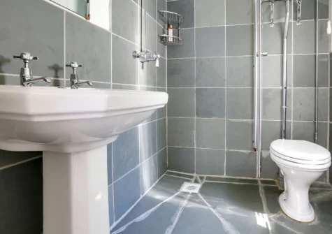 The wet room at Rosemayne, Rock