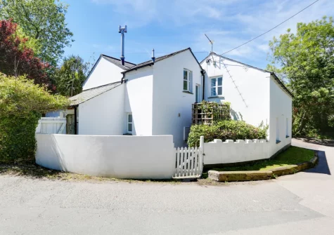 Rosemayne is a Victorian cottage in Rock with spacious, coastal chic interiors with slate floors, wood burner & original features