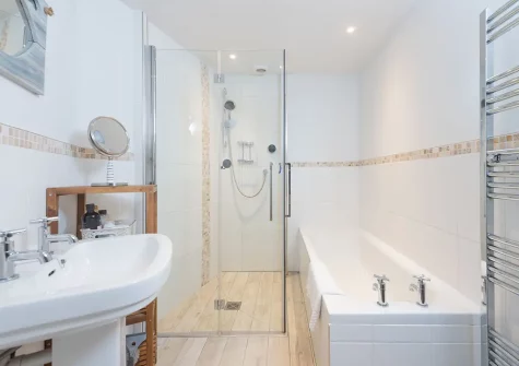 The bathroom at Roseneath, St Agnes