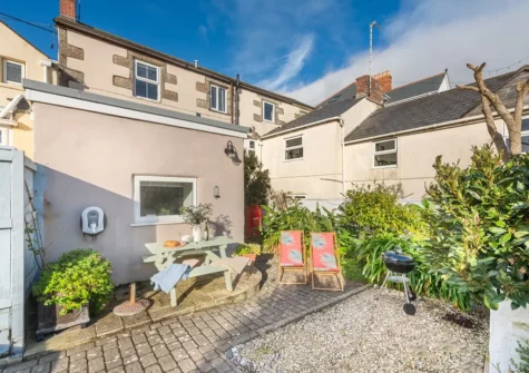 The courtyard garden at Rosevean, Marazion