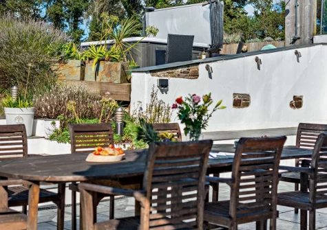 The alfresco dining area & hot tub at Roundhouse Mill, St Issey