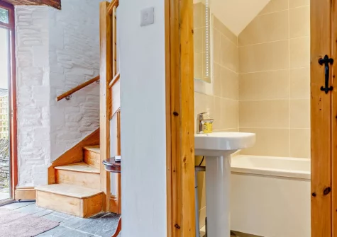 The bathroom at Rowan at South Torfrey Farm, Golant