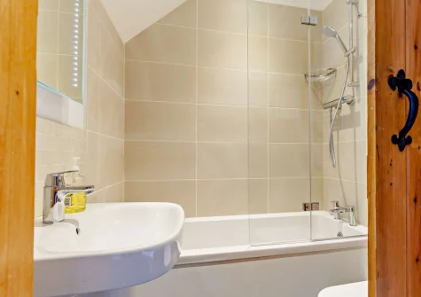 The bathroom at Rowan at South Torfrey Farm, Golant