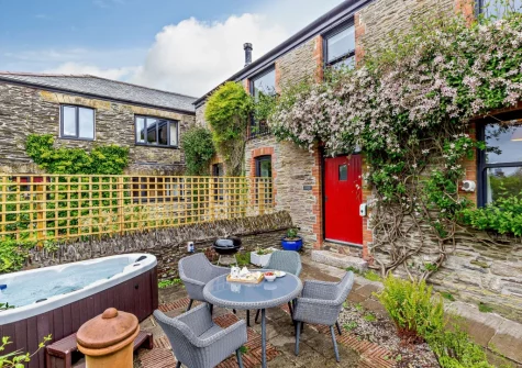 The patio, barbecue, alfresco dining area & hot tub at Rowan at South Torfrey Farm, Golant