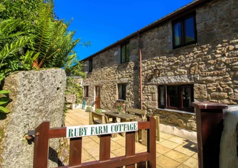 Ruby Farm Cottage is a character cottage filled with light and charm, perfect for a family coastal holiday