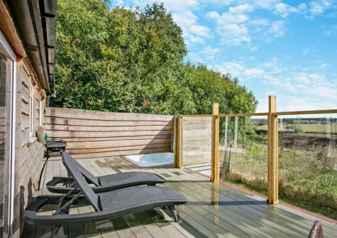 The fully enclosed decked terrace, outdoor sitting area & sunken hot tub at Saddleback, Westward Ho!
