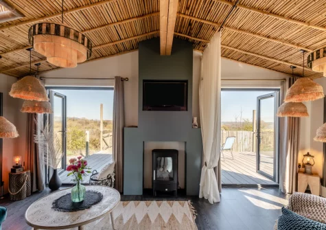 The living area at Safari Lodge, Pensilva