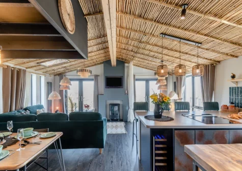 The living, dining area & kitchen at Safari Lodge, Pensilva
