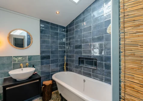 The bathroom at Safari Lodge, Pensilva