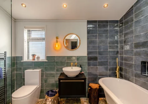 The bathroom at Safari Lodge, Pensilva