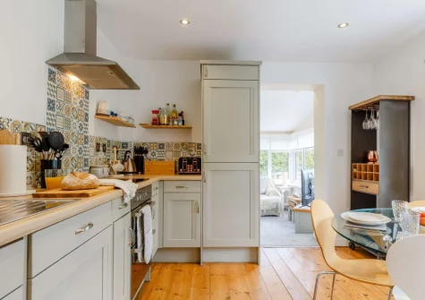 The kitchen & dining area at Safe Harbour, Mevagissey