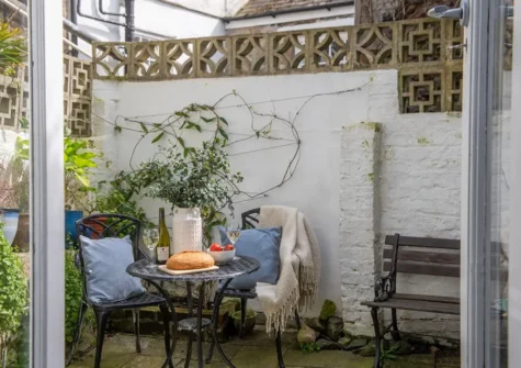 The courtyard garden at Saffron Cottage, St Ives