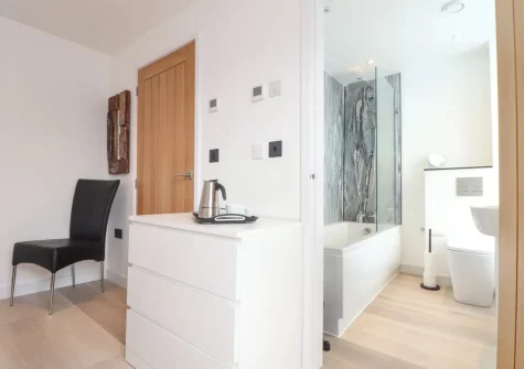 Bedroom #2 & en-suite bathroom at Sailors, Falmouth