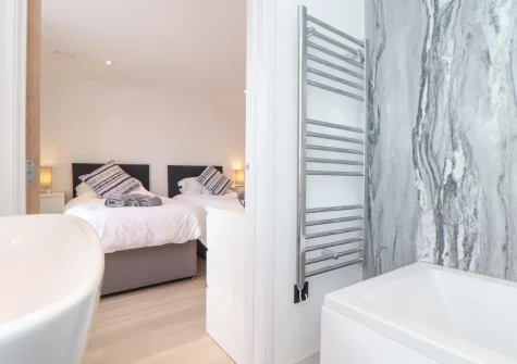 Bedroom #2 en-suite bathroom at Sailors, Falmouth