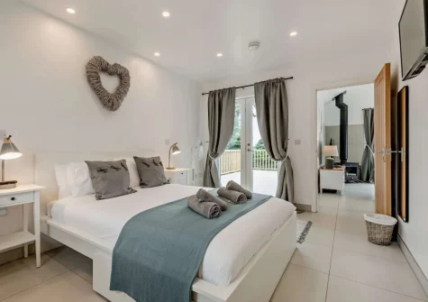 Bedroom #1 at Salcombe Lodge, Marldon