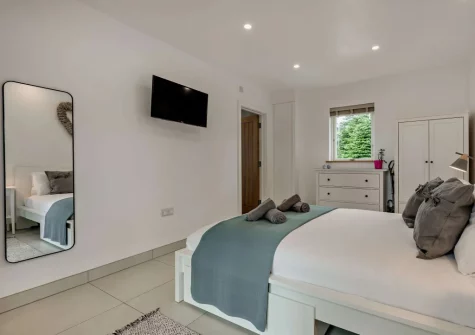 Bedroom #1 at Salcombe Lodge, Marldon