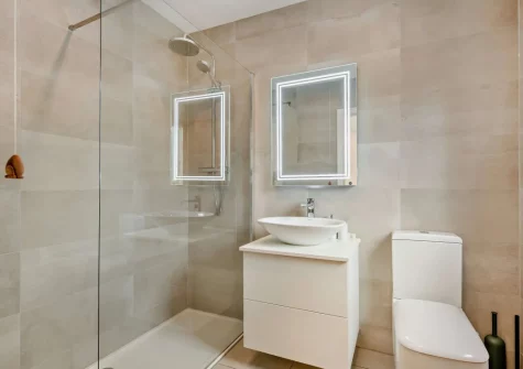 Bedroom #1 en-suite shower room at Salcombe Lodge, Marldon