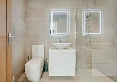 Bedroom #2 en-suite shower room at Salcombe Lodge, Marldon