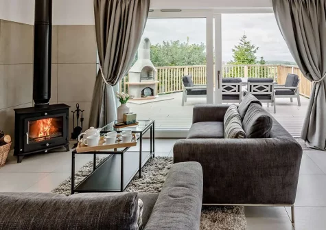 Salcombe Lodge, Marldon is a stylish two-bedroom retreat with private hot tub and spectacular countryside views. Enjoy single-level luxury with elegant en-suites, wood burner, and easy access to South Devon's stunning beaches and attractions.