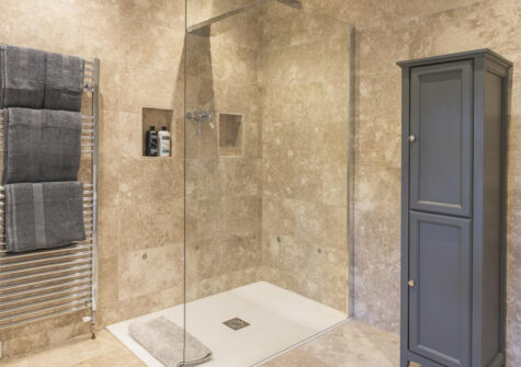 Bedroom #1 en-suite at Salcombe Retreat, Salcombe