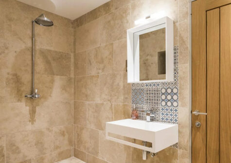 Bedroom #5 & #6 Jack 'n Jill bathroom at Salcombe Retreat, Salcombe